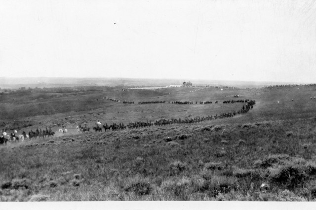 P-075-14-010d, 7th Cavalry of Fort Bliss, Texas led by Col. Fitzhugh Lee trailing up Custer's Hill