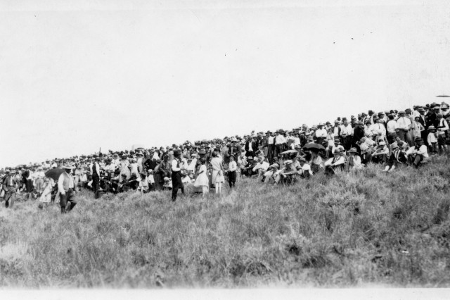 P-075-14-012g, "The mob, June 25, 26, 1926, Custer Hill."