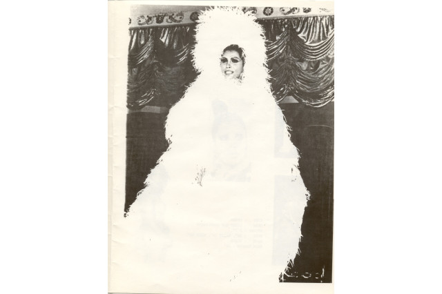 Sir Lady Java in feather costume