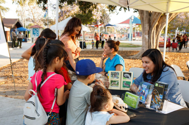 mobile-museums_community_in-LA